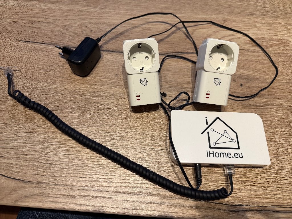 Z-Wave Internet Gateway + 2 Z-Wave schakelstekkers, Ophalen of Verzenden, Gebruikt