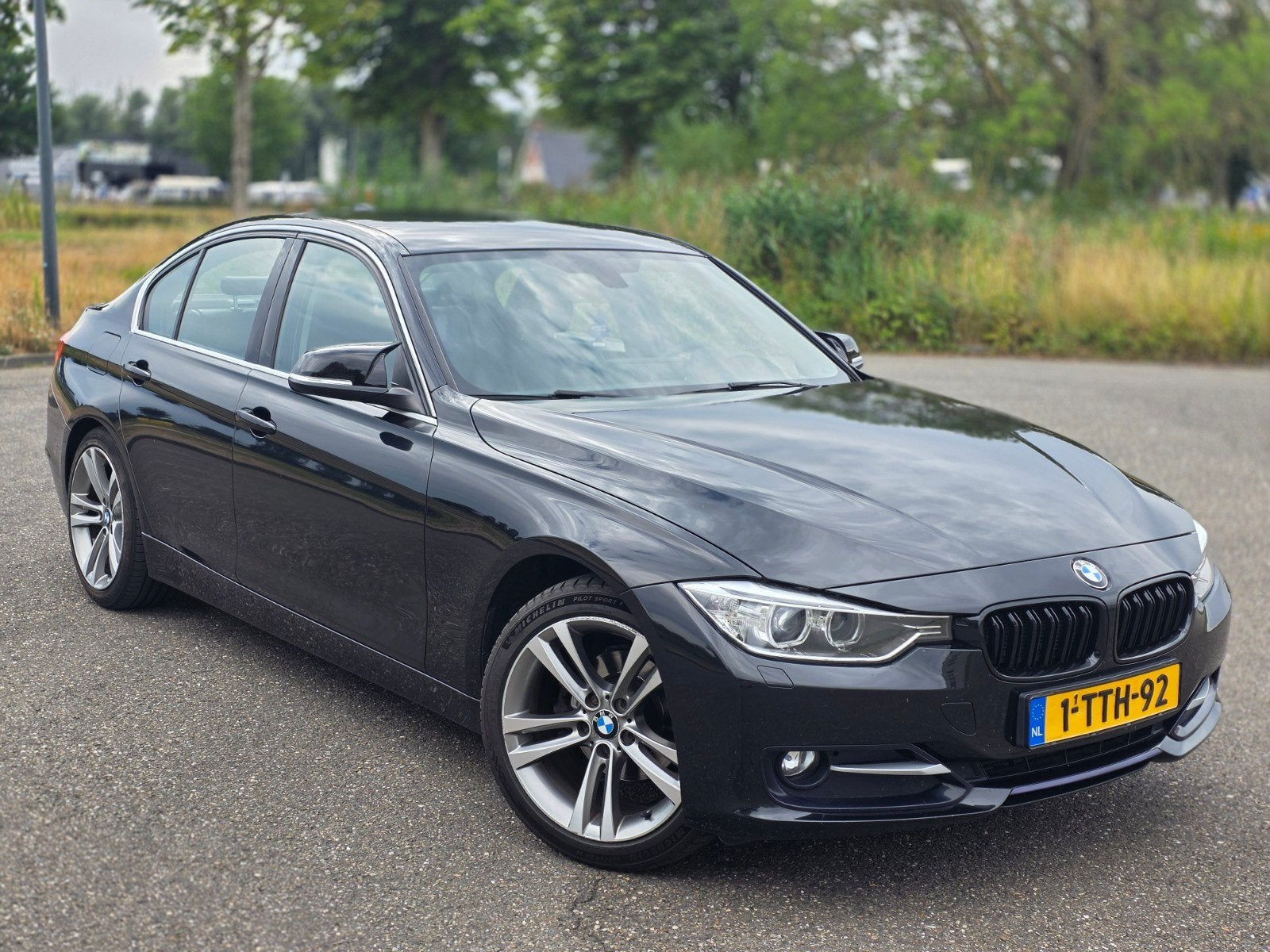 BMW 320i EDE Automaat, Achterwielaandrijving, 4 cilinders, Zwart, 19 km/l