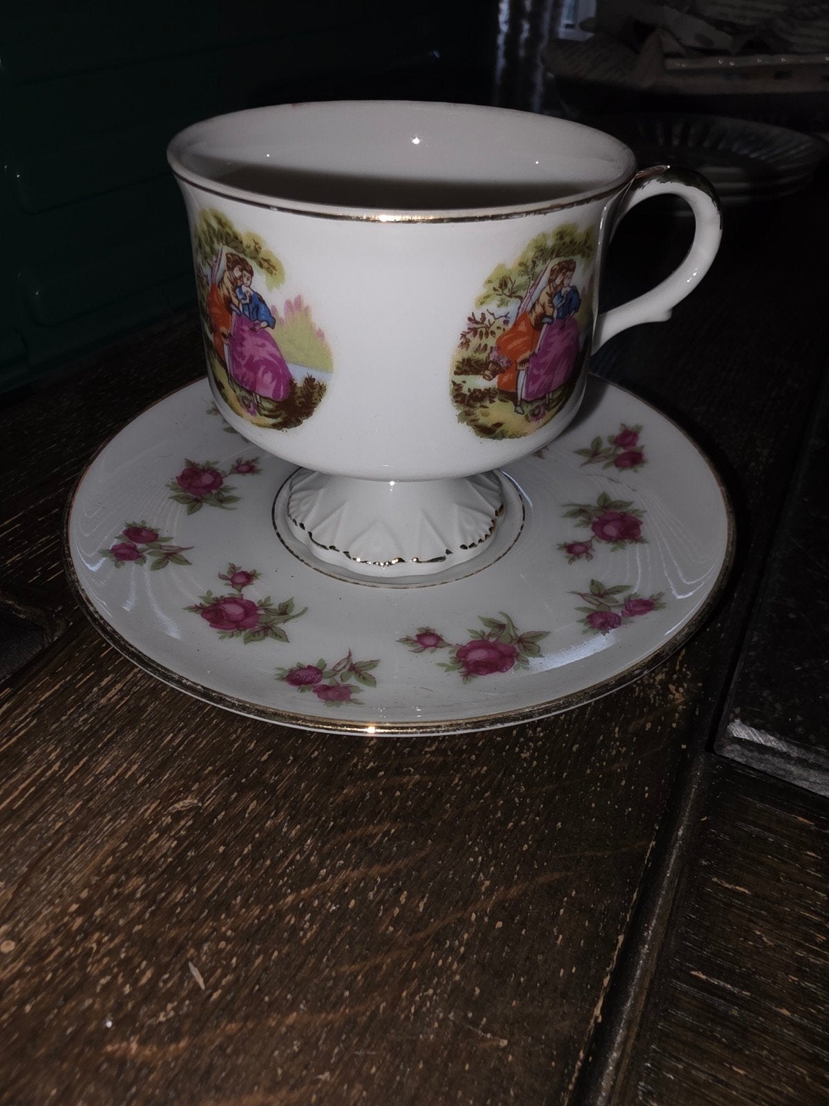 Vintage theekopje met schotel - Romantisch tafereel, Antiek en Kunst, Antiek | Porselein, Ophalen of Verzenden