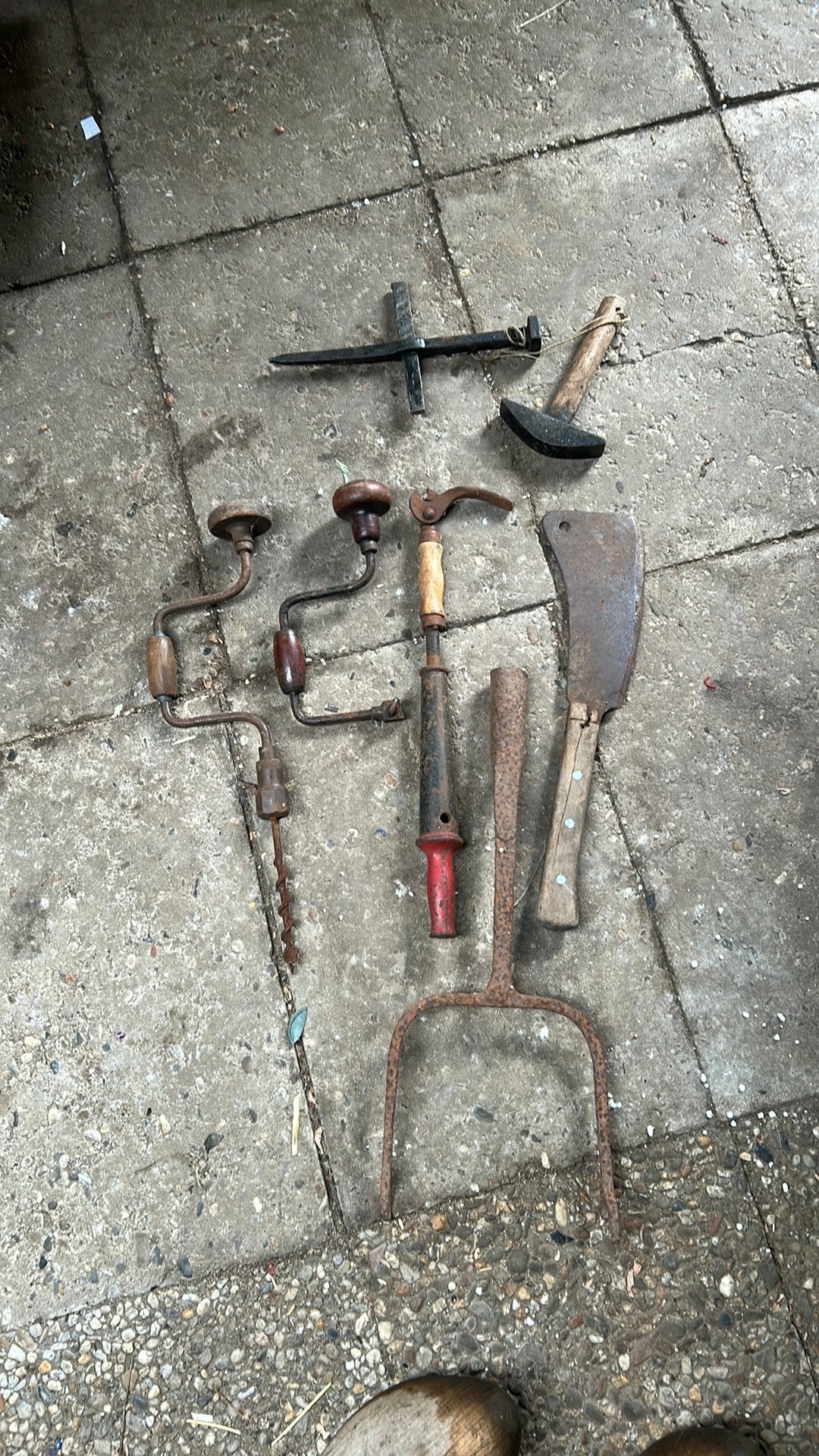 Antiek gereedschap, Ophalen
