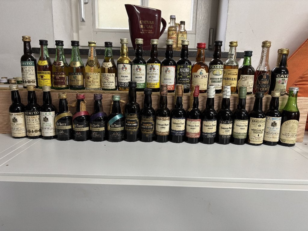 Lot van 35 Vintage Sherry's & Brandy’s miniaturen, Ophalen of Verzenden, Gebruikt