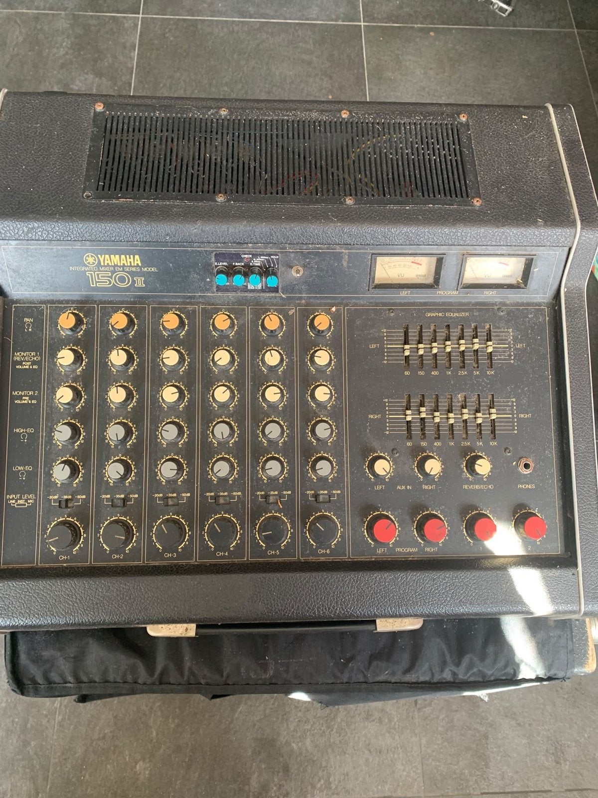 Yamaha EM-150I Powermixer met Phonic luidsprekers, Ophalen, Gebruikt, Minder dan 5 kanalen, Microfooningang