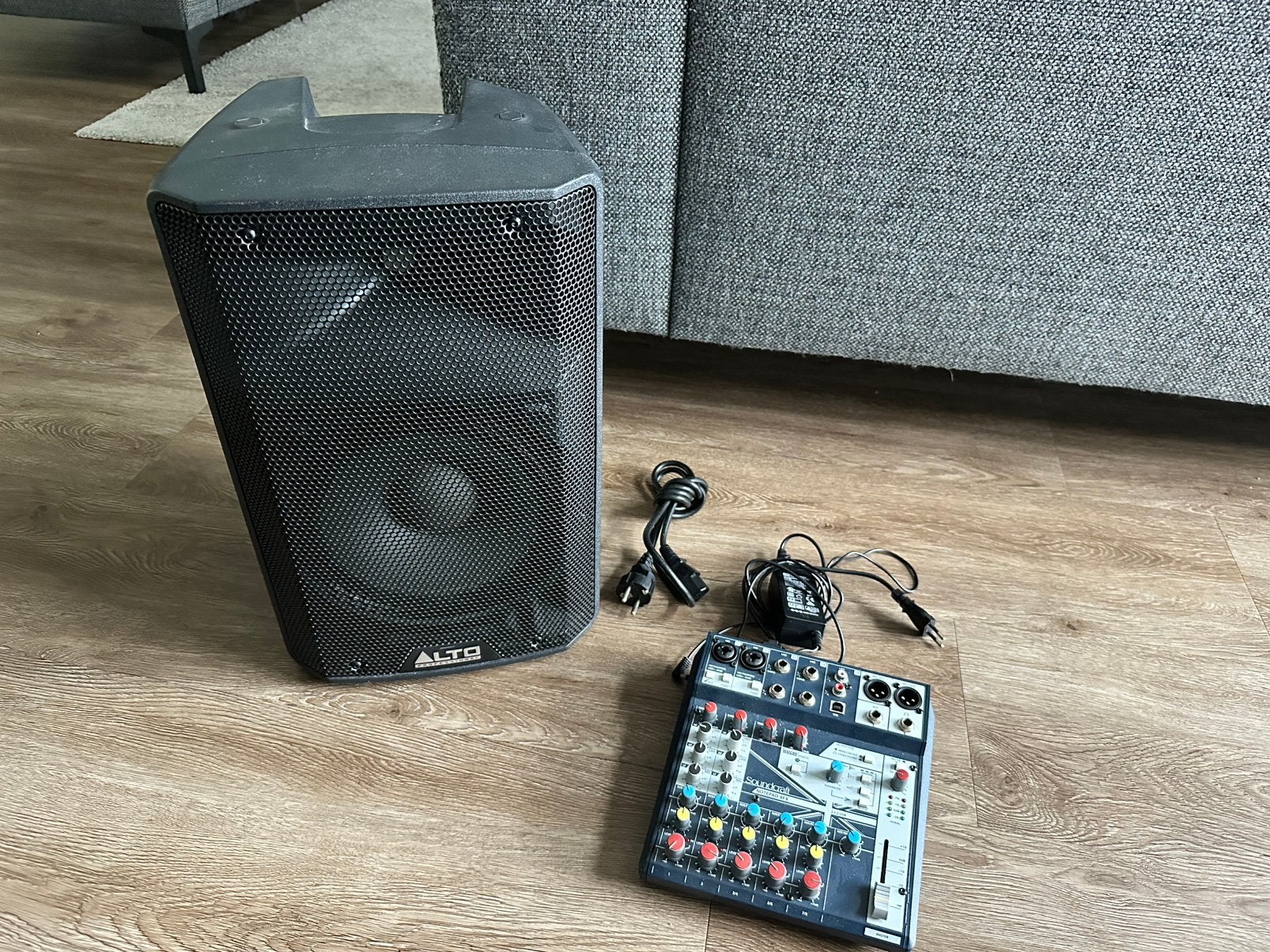 Soundcraft Notepad-8FX mengtafel met originele voeding, Ophalen, Zo goed als nieuw