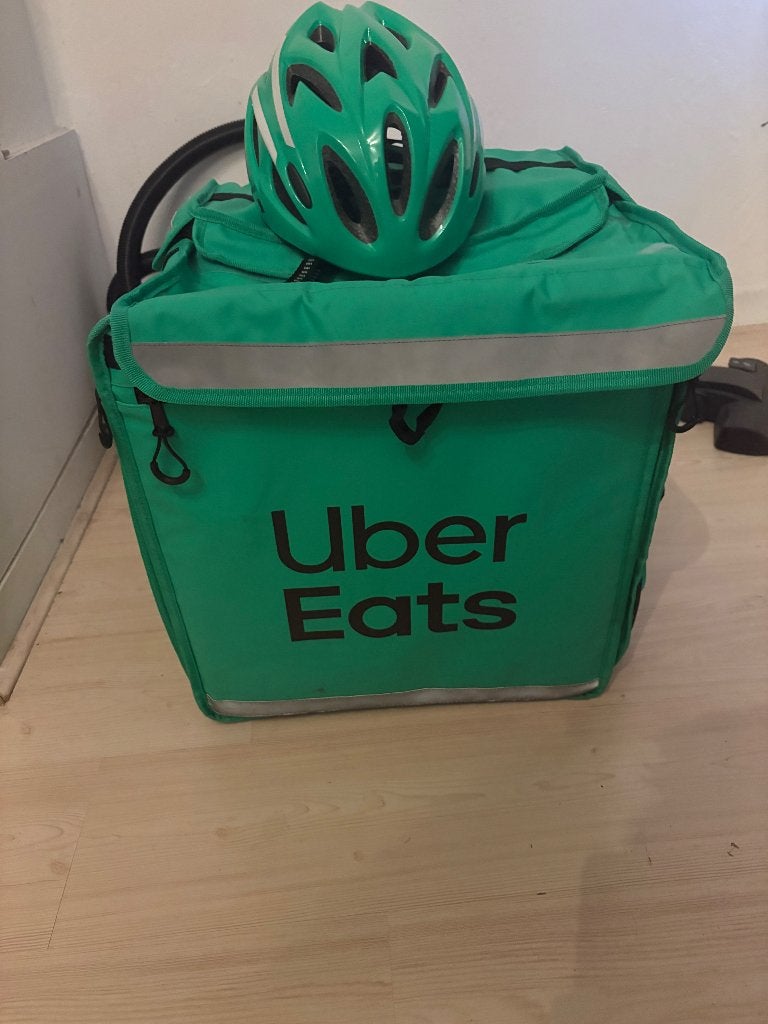 Uber Eats Bag + Helmet, Sieraden, Tassen en Uiterlijk, 40 cm of meer, Ophalen of Verzenden, Zo goed als nieuw, Waterdicht