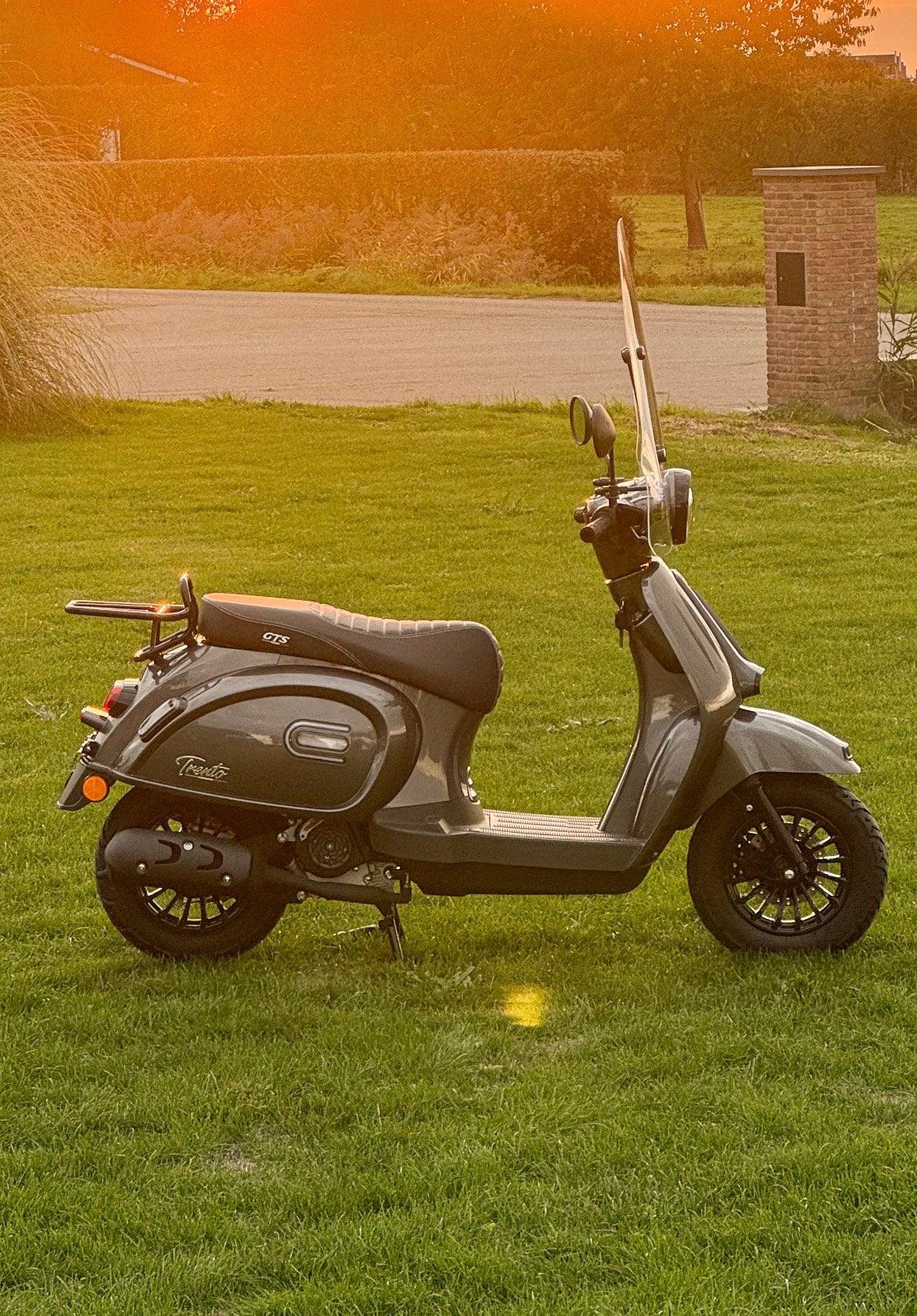 Nieuw!! GTS Trento Scooter: Compact, Wendbaar en Betrouwbaar, Ophalen, Maximaal 45 km/u, Nieuw, Benzine