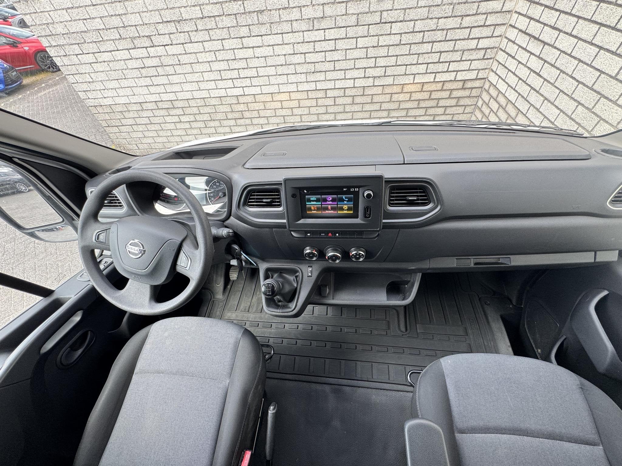 Nissan Interstar 2.3 dCi L3H2 N-Connecta | Trekhaak | Naviga, Voorwielaandrijving, Gebruikt, 4 cilinders, Met garantie (alle)