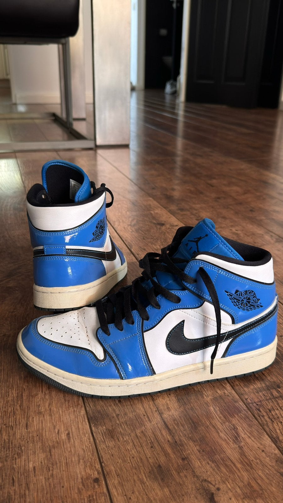 Nike Air Jordan 1 Mid SE 'Signal Blue', Blauw, Ophalen of Verzenden, Sneakers of Gympen, Zo goed als nieuw