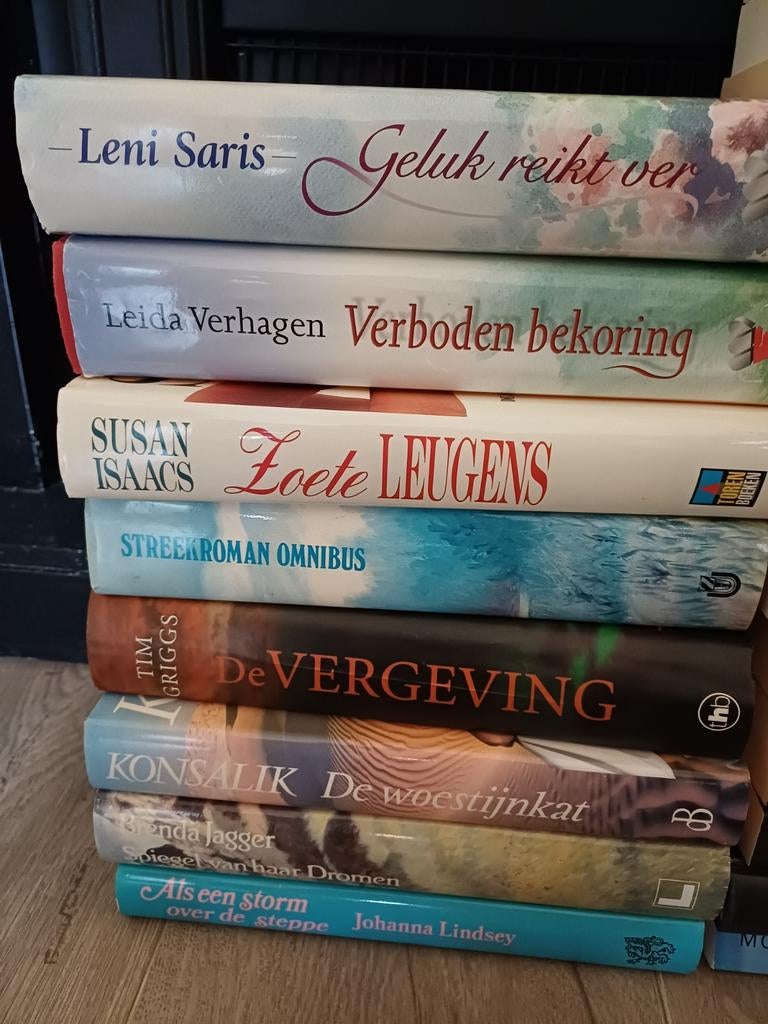 Diverse collectie romans en streekromans, Boeken, Romans, Ophalen of Verzenden, Gelezen