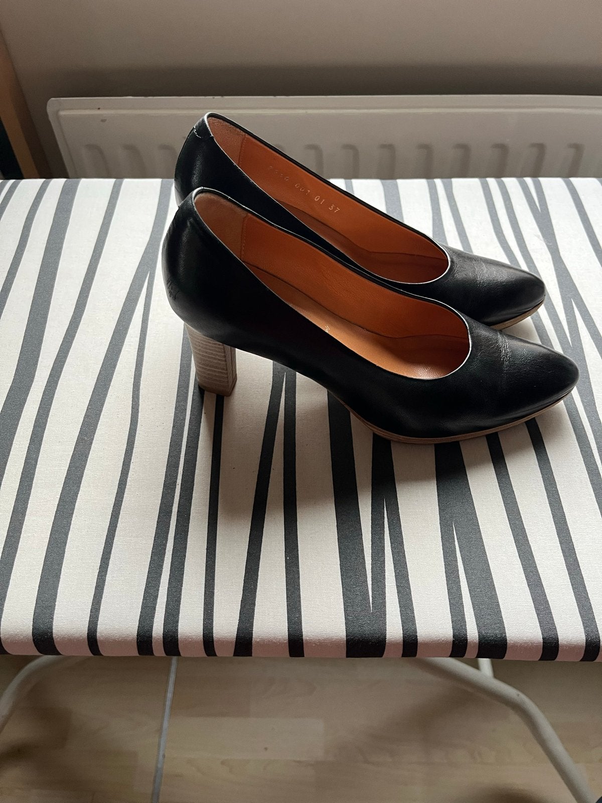 Voltan Zwarte Pumps met Hakken - Maat 37, Ophalen of Verzenden, Gedragen, Zwart, Pumps