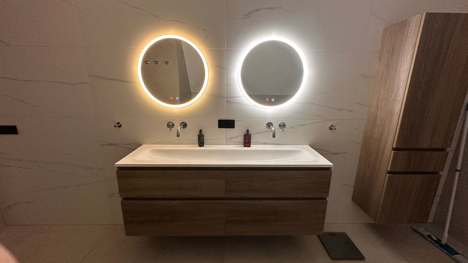 Thebalux 60cm ronde badkamerspiegel led verwarmt, Huis en Inrichting, Ophalen, Rond, Zo goed als nieuw, Minder dan 100 cm