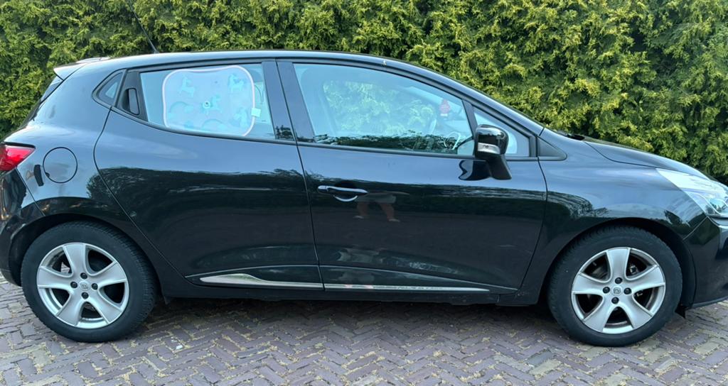 Renault Clio 1.5 DCI 66KW 5-DRS 2015 Zwart, Auto's, Renault, Particulier, Clio, Adaptieve lichten, Adaptive Cruise Control, Airbags