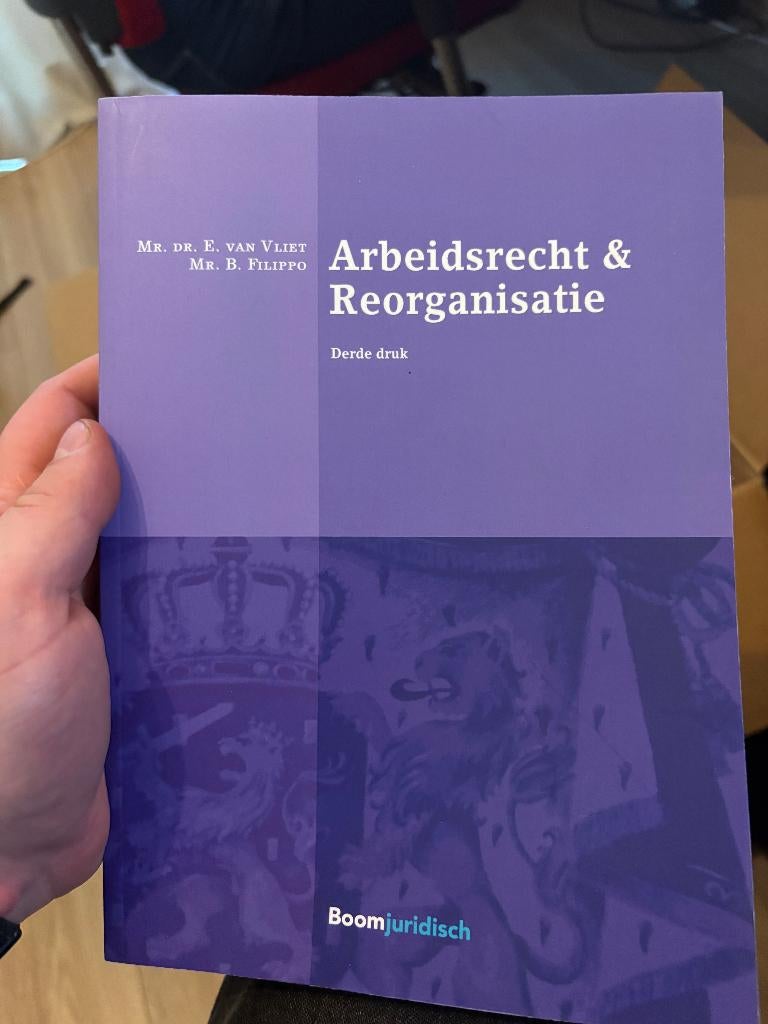 Arbeidsrecht en Reorganisatie, Van Vliet en Filippo, 3e druk, Ophalen of Verzenden, Beta, Zo goed als nieuw, HBO