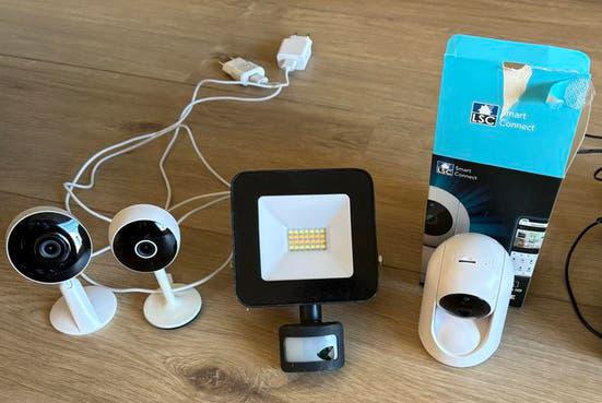 Action LSC Smart Connect camera's en floodlight met sensor, Ophalen of Verzenden, Gebruikt, Binnencamera