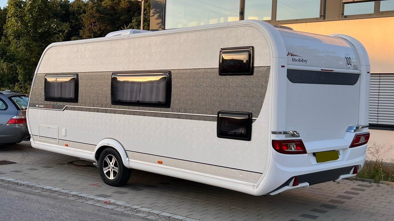 Hobby 560 KMFe ‘20 DeLuxeEdition 2000kg - lichte hagelschade, Caravans en Kamperen, Caravans, Schokbreker, Rondzit, Hobby, Particulier