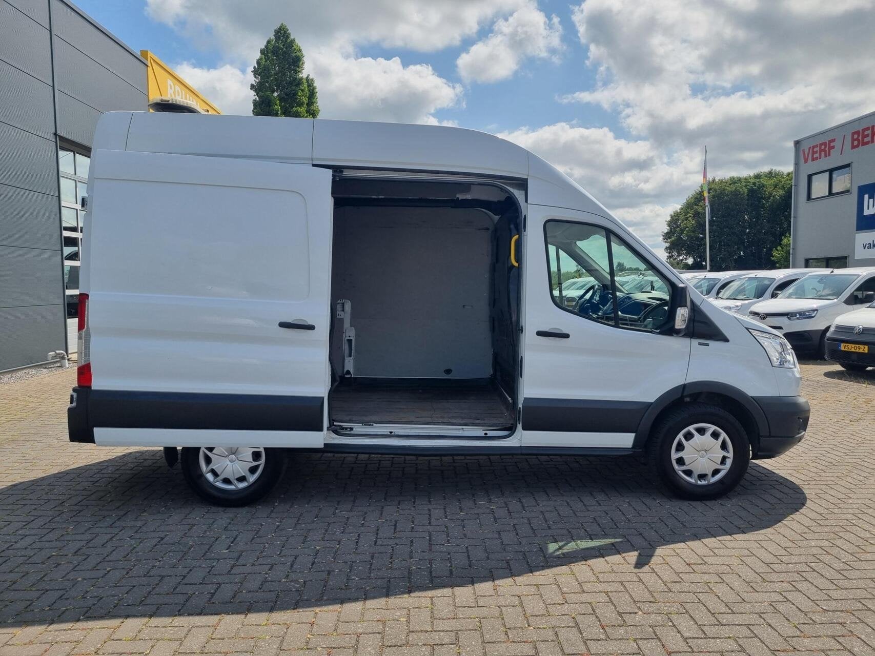 Ford Transit 2.0 TDCI L2H2 Airco Cruise 130pk 2750kg trek, Auto's, Euro 6, 4 cilinders, Bluetooth, Wit