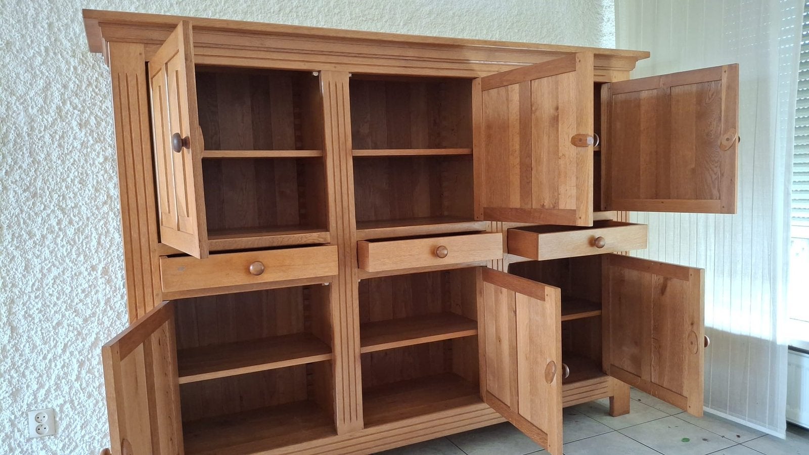 Foto 5 van Gratis eikenhouten servieskast