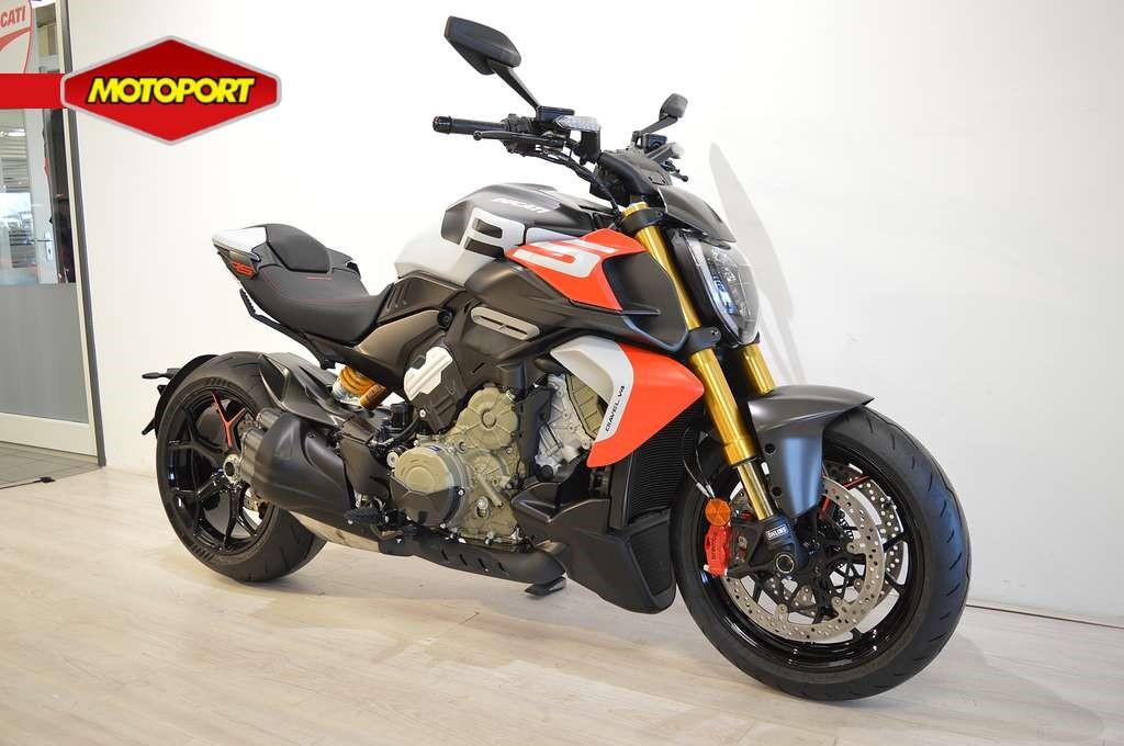 Ducati DIAVEL V4 RS (bj 2026), Motoren, Motoren | Ducati, Bedrijf, Distributeur@ducati.fr, DUCATI WEST EUROPE SAS, 390, rue d' Estienne d'Orves
92701  COLOMBES CEDEX, FR