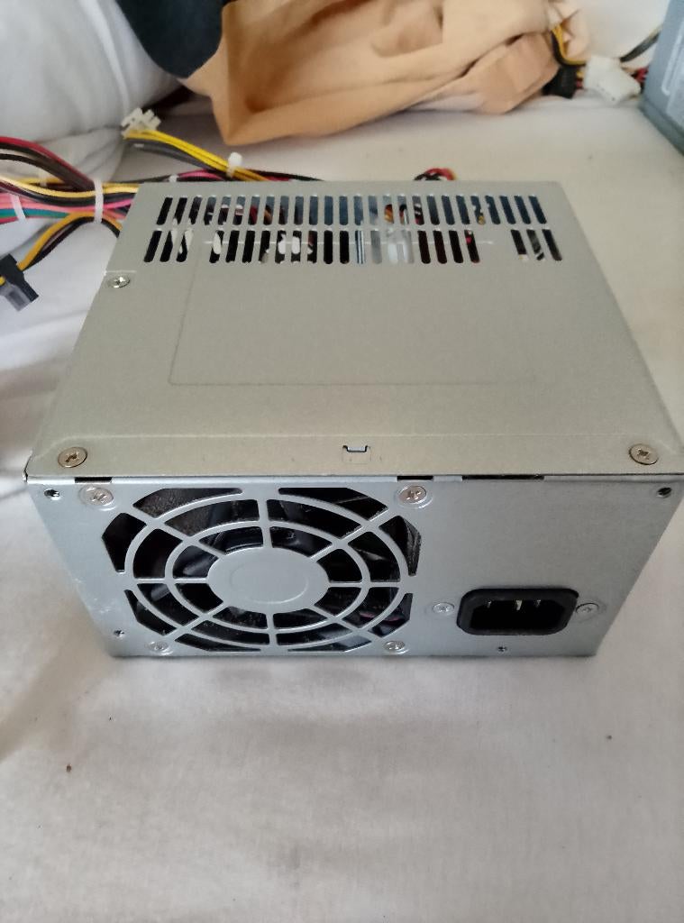 Dell 200W Voeding, Computers en Software, Interne voedingen, Ophalen of Verzenden, Zo goed als nieuw
