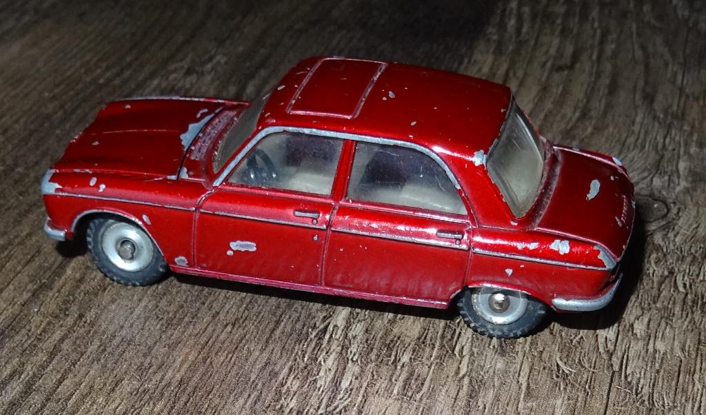Dinky Toys Peugeot 204., Hobby en Vrije tijd, Modelauto's | 1:43, Ophalen of Verzenden, Gebruikt, Auto, Dinky Toys