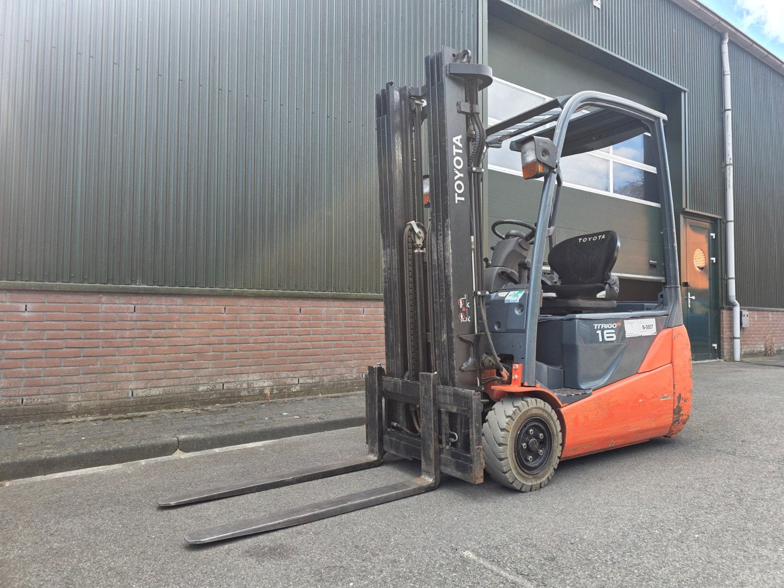 Toyota Traigo 16 elektrische vorkheftruck met lader, Ophalen, Heftruck, Toyota, 1000 tot 2000 kg