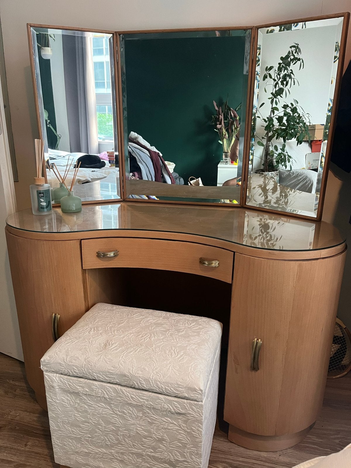 Vintage kaptafel met drieluik spiegel en poef, Ophalen, 100 tot 150 cm, 100 tot 150 cm, Zo goed als nieuw