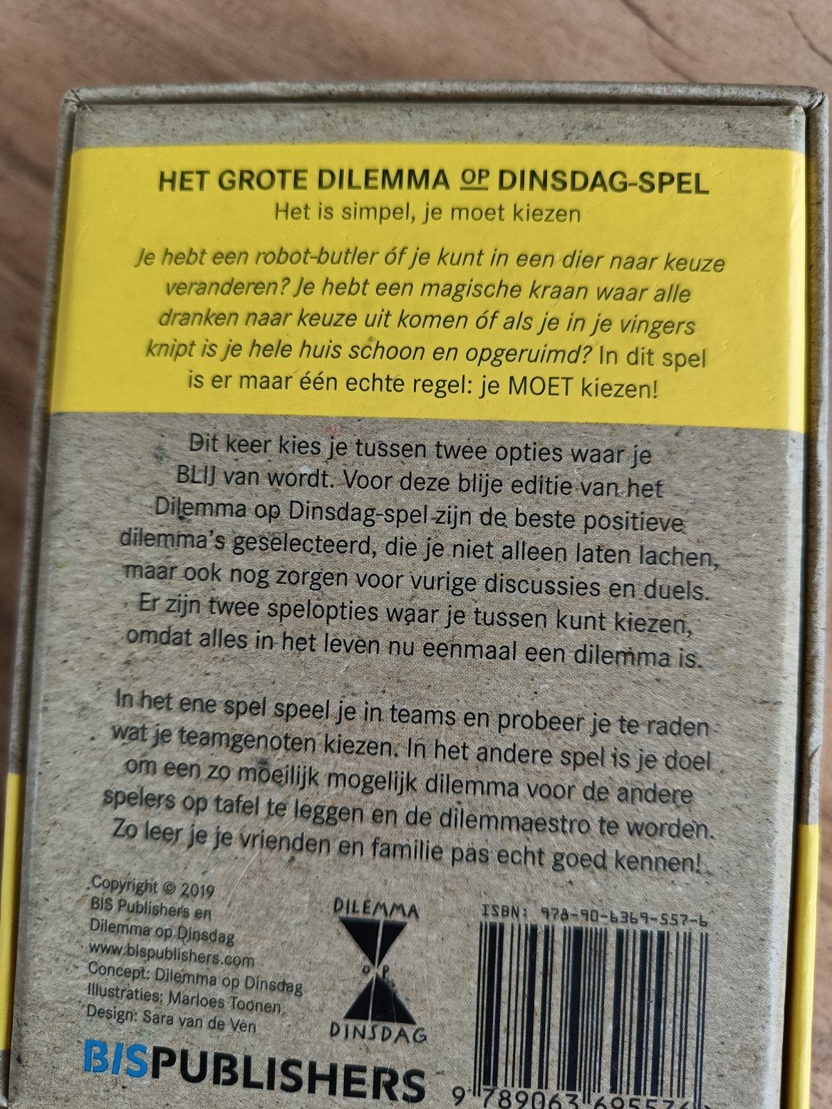 Het Grote Dilemma op Dinsdag Spel - De Blije Editie, Drie of vier spelers, Ophalen of Verzenden, Zo goed als nieuw, BIS Publishers