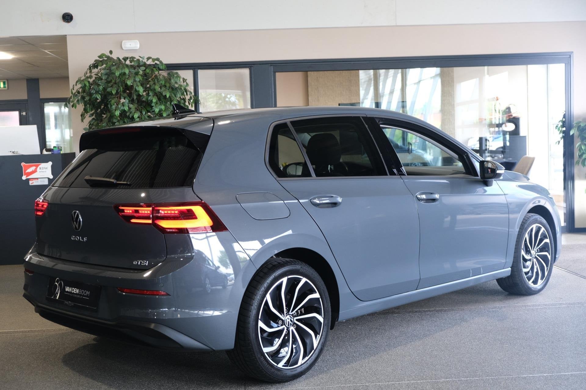 Volkswagen Golf 1.5 eTSI Style 150pk Navi ACC PDC Cam Sfeerv, Auto's, Stof, Zwart, 4 cilinders, 150 pk