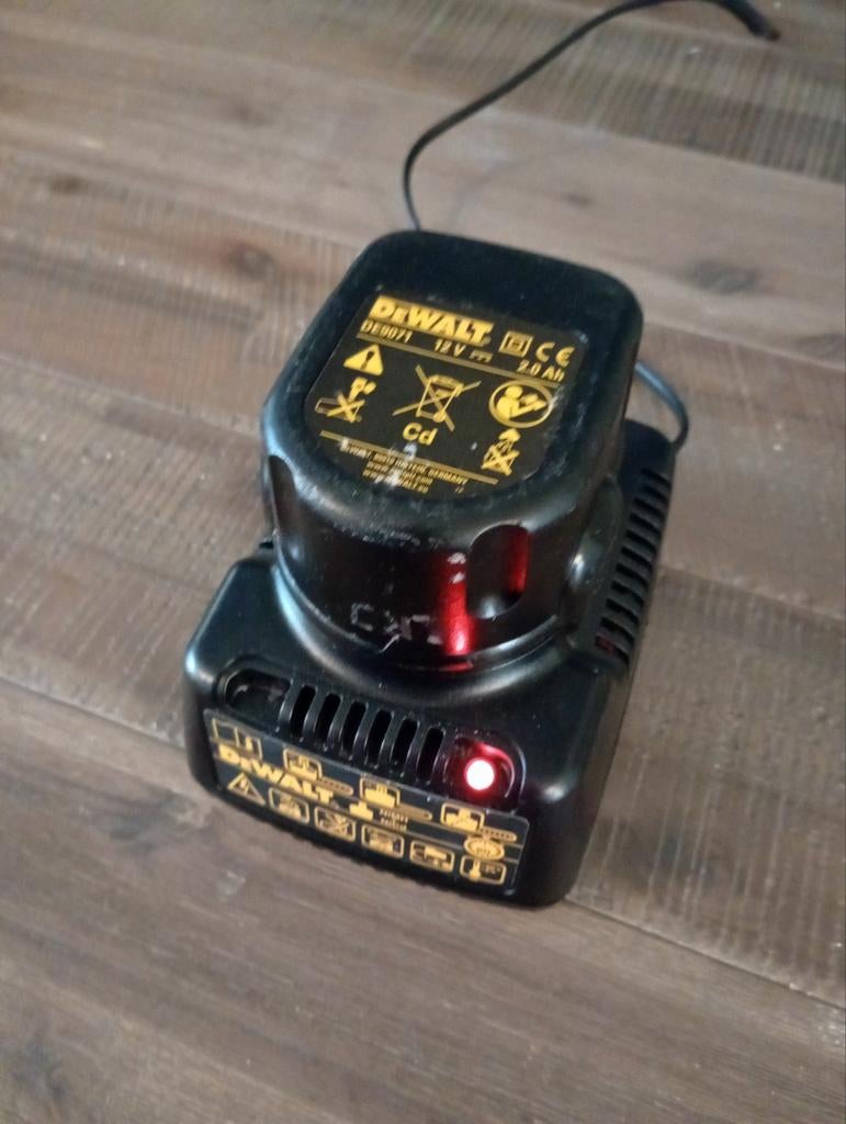 DeWalt DE9071 12V 2.0Ah Acculader, Ophalen of Verzenden, Gebruikt, Overige typen