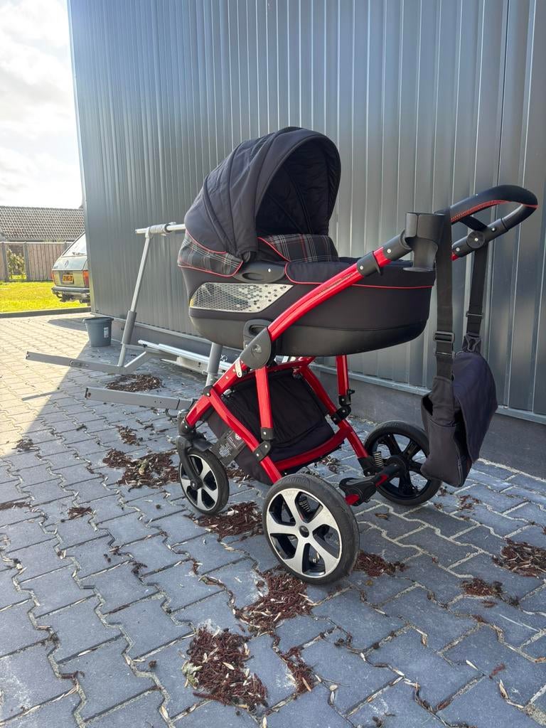 Unieke orginele volkswagen GTI kinderwagen, Kinderen en Baby's, Zo goed als nieuw, Combiwagen, Verstelbare duwstang, Ophalen