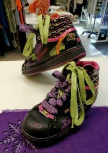 Skechers halfhoge kleurrijke sneakers printjes mt 35 31795, Kinderen en Baby's, Kinderkleding | Schoenen en Sokken, Zo goed als nieuw
