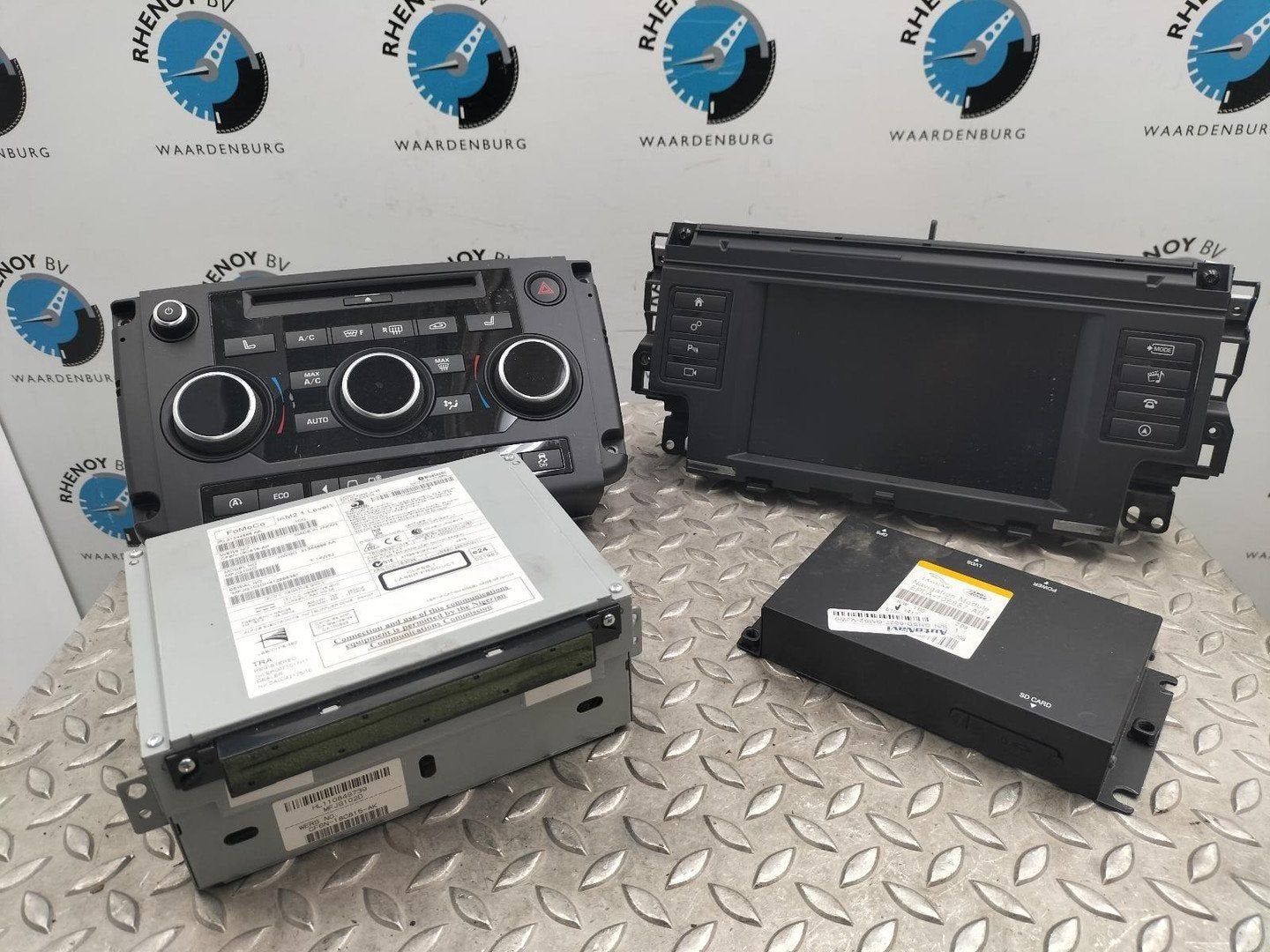 LANDROVER DISCOVERY SPORT L550 NAVIGATIE 2015, Ophalen of Verzenden, Gebruikt, Stiba lid