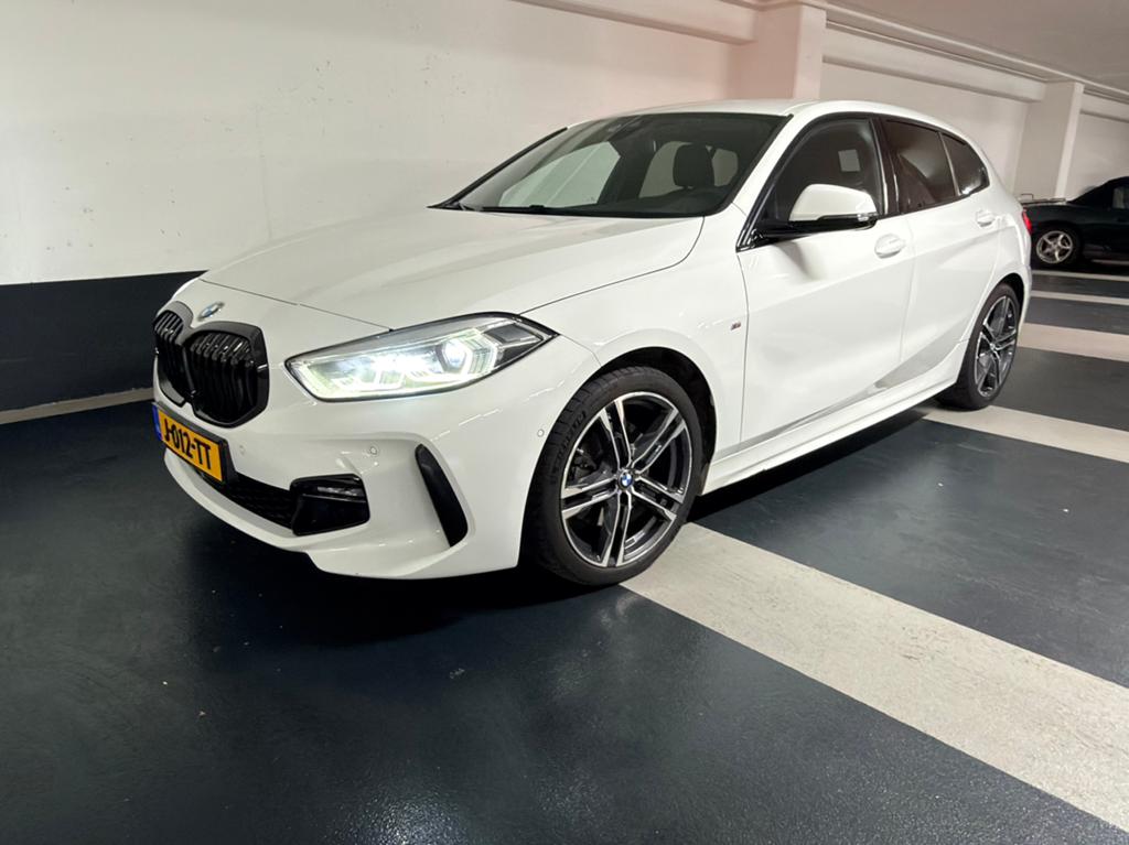 BMW 1 Serie 118i M Sport Automaat – 140PK - Zeer Netjes, Auto's, BMW, 1295 kg, Wit, Leder, Grijs