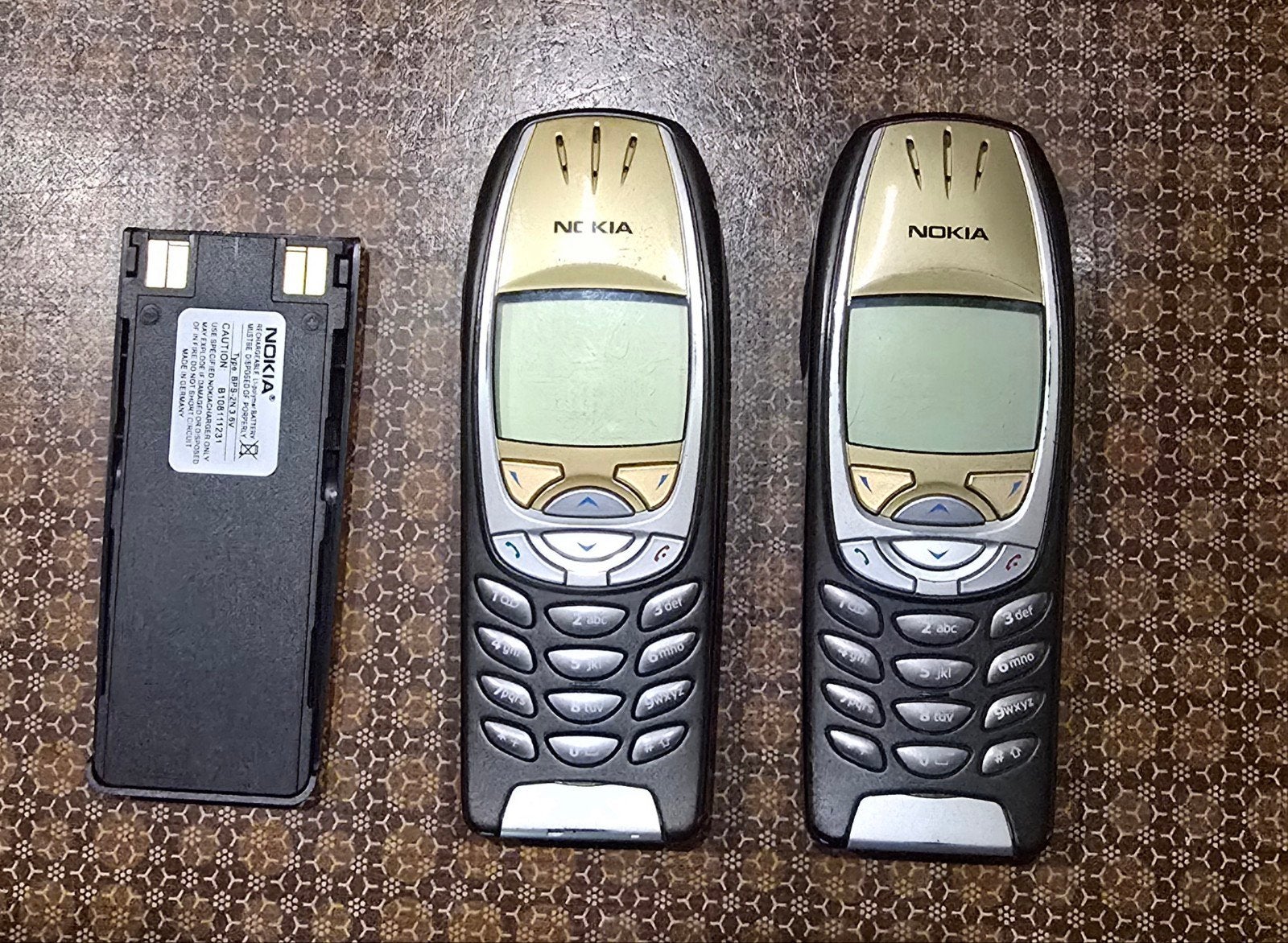 Nokia 6310i (2 stuks) met batterij - Klassieke telefoons, Telecommunicatie, Gebruikt, Geen camera, Fysiek toetsenbord, Ophalen of Verzenden