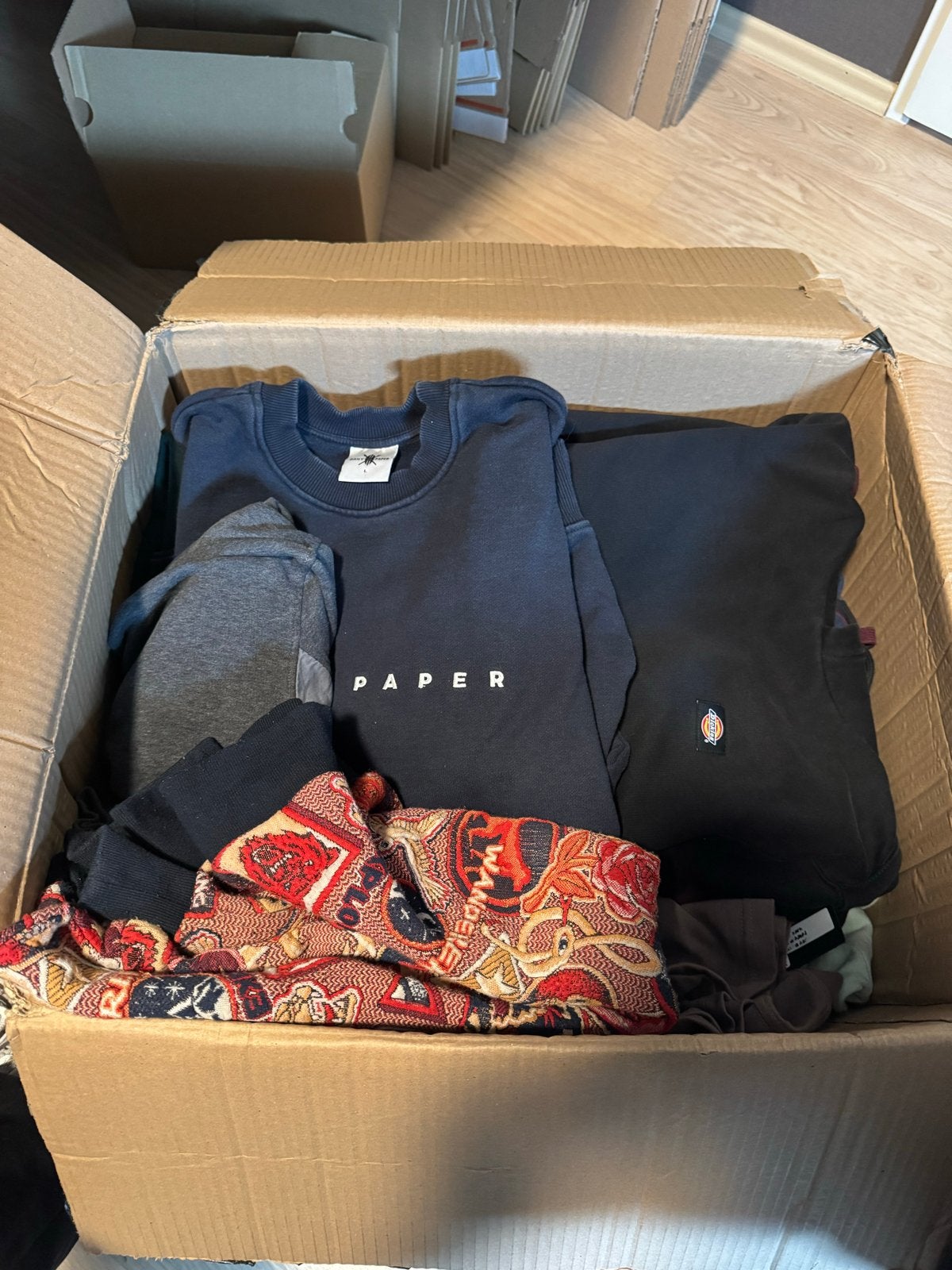 Premium Kleding Bundel Resellers: Overhemden, Polo, Truien,, Carhartt, Hegenheimer Strasse 16, D-79576 Weil am Rhein, Duitsland.