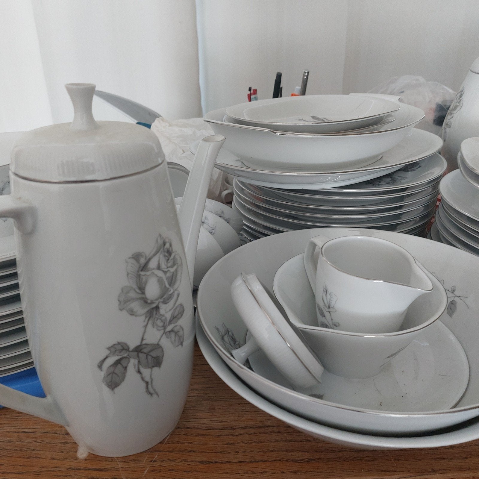 Vintage Servies met Rozenmotief - Compleet, Huis en Inrichting, Keuken | Servies, Gebruikt, Verzenden, Overige stijlen, Porselein