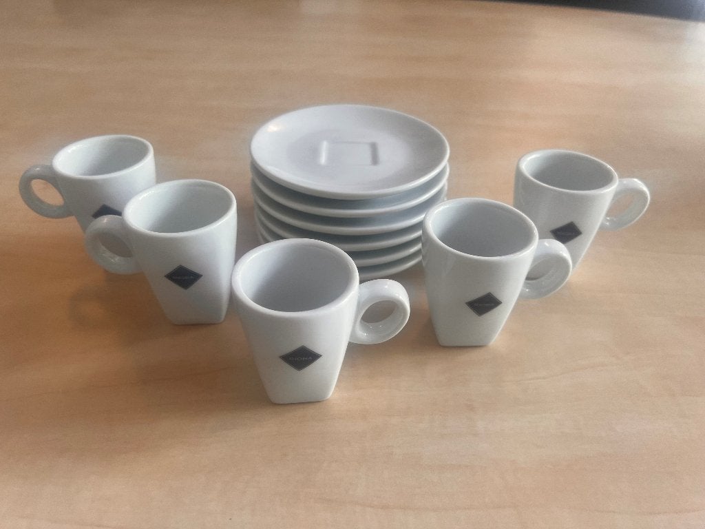 Rioba Espresso kopjes en schotels, 5 kopjes, 6 schotels, Nieuw, Ophalen of Verzenden, Overige stijlen, Kop(pen) en/of Schotel(s)