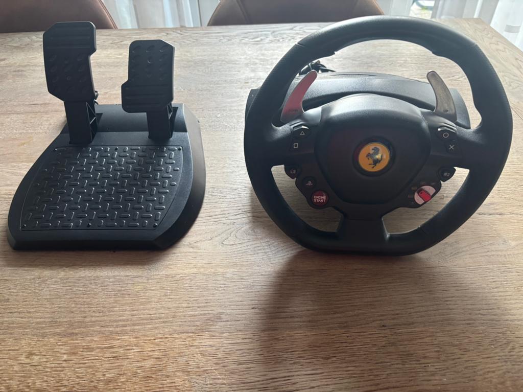 Thrustmaster ferrari racestuur, Ophalen, Zo goed als nieuw, Stuurtje of Sportattribuut