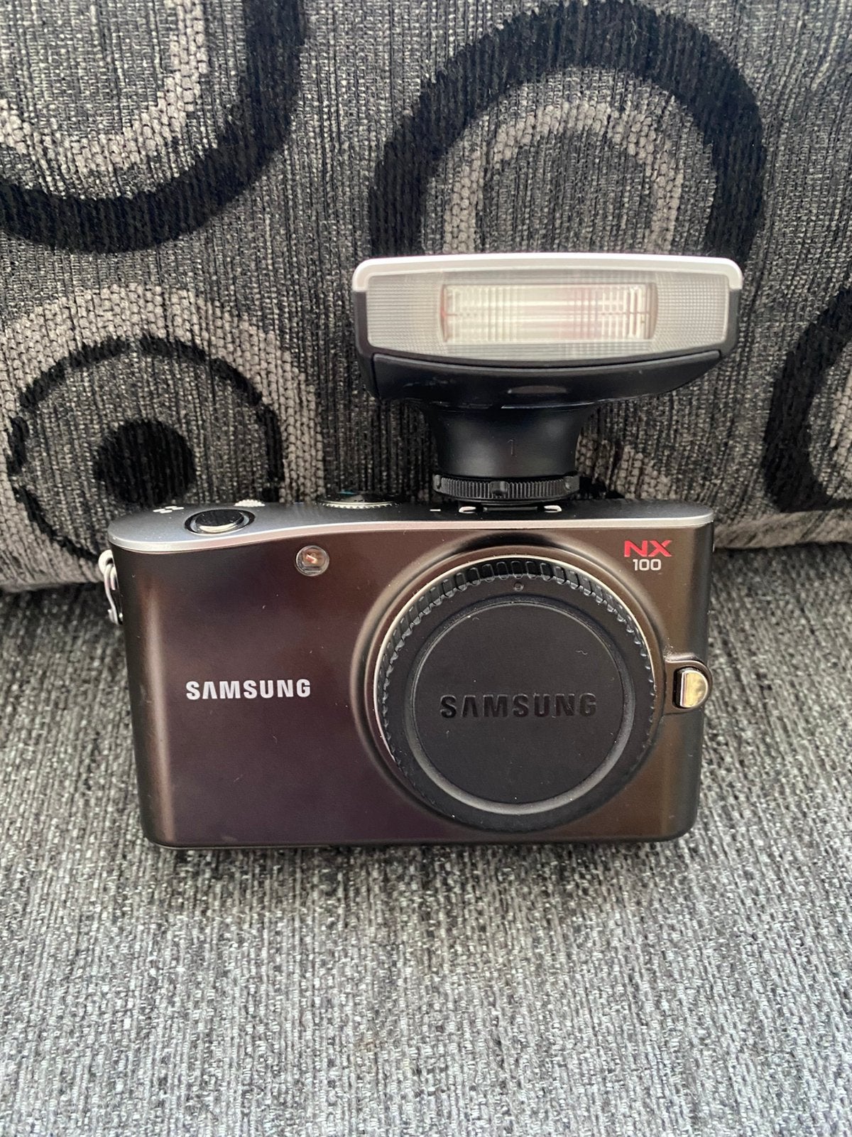 Samsung nx100 camera met flash, Ophalen of Verzenden, Zo goed als nieuw, Samsung, 8 keer of meer
