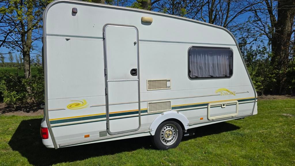 Zeer nette Swift toscane 390 met mover, Ringverwarming, Tot en met 2, Treinzit, 750 - 1000 kg