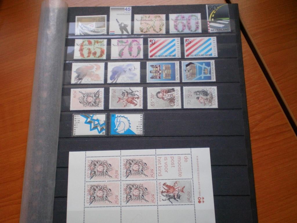 jaargang ( ook per serie) 1982 PF..( S 970 ) .€ 0,70, Postzegels en Munten, Verzenden