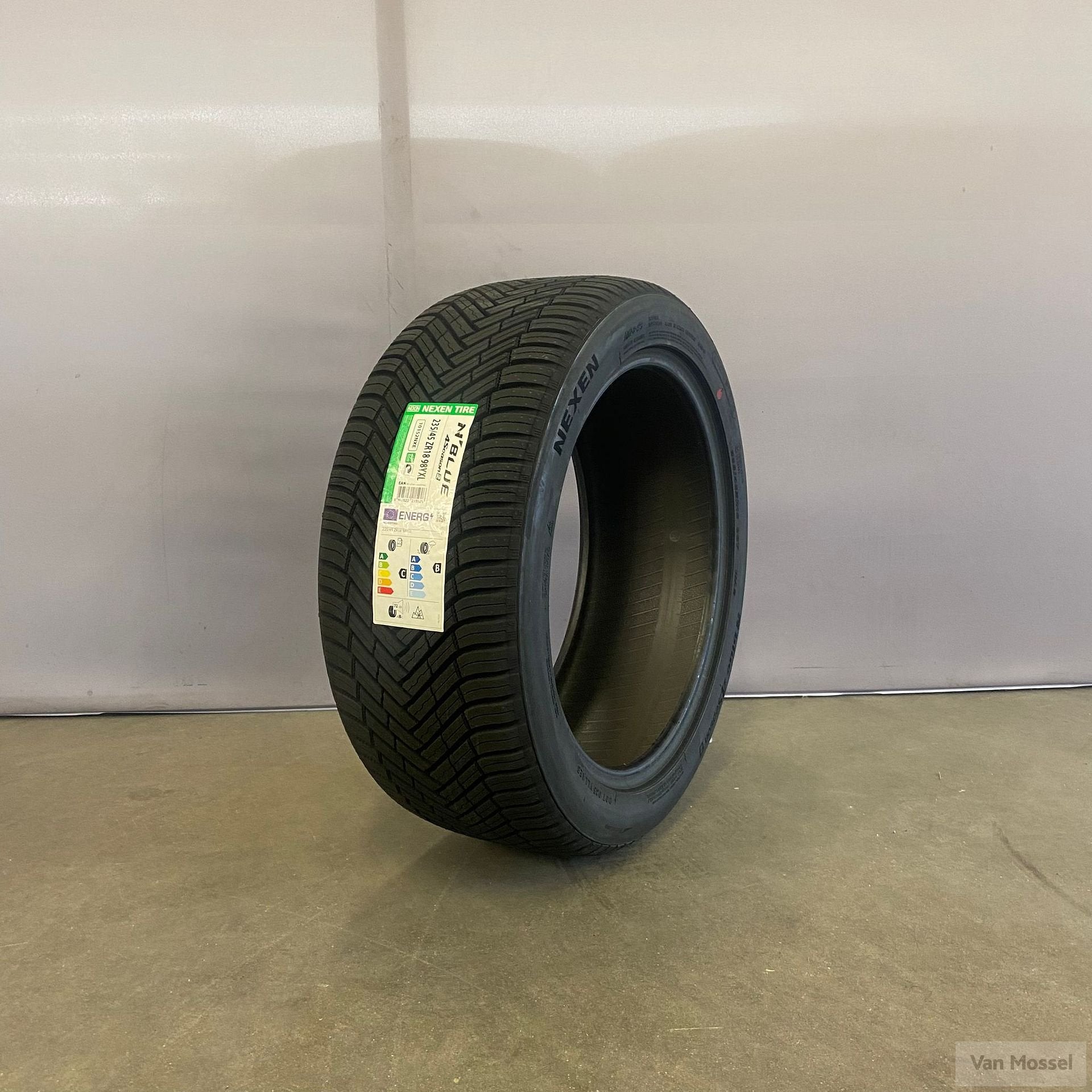 Nexen N Blue 4 Season 2 235/45/ZR18 98Y XL, Auto-onderdelen, Banden en Velgen, 18 inch, Gebruikt, -, -
