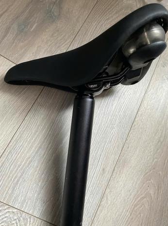 Van Moof Zadel met Zadelpen - Zo goed als nieuw!, Ophalen, Overige materialen, Zo goed als nieuw, VanMoof