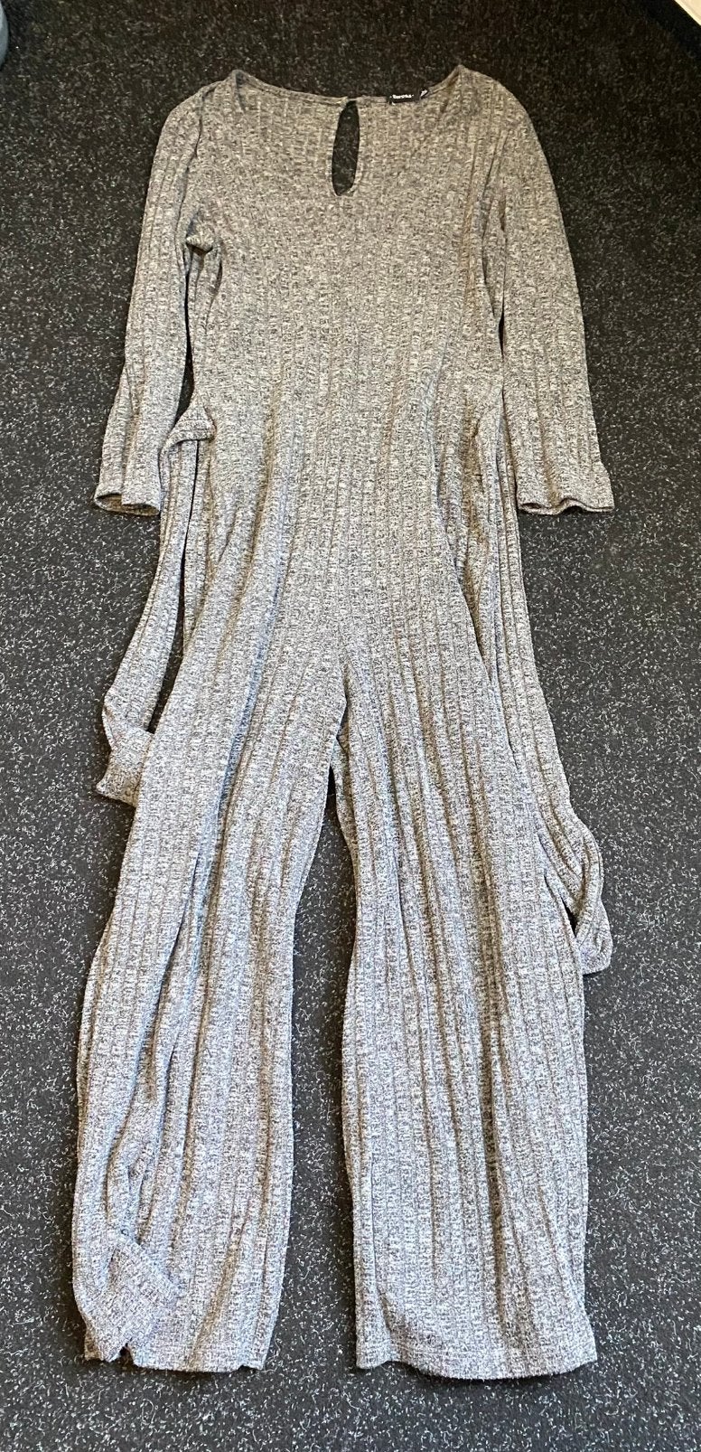 Jumpsuits bershka maat L / grijs, Kleding | Dames, Verzenden, Zo goed als nieuw, Maat 42/44 (L), Grijs