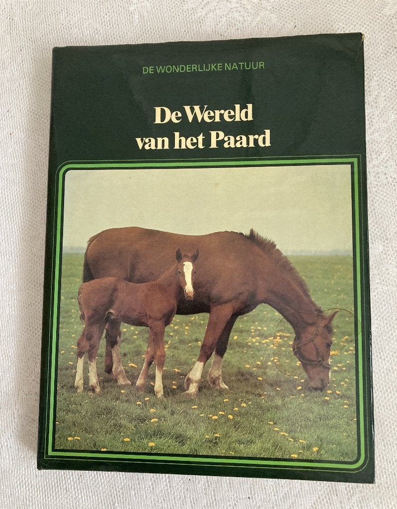 Boek / De wereld van het paard / vroeger en nu, Ophalen of Verzenden, Gebruikt
