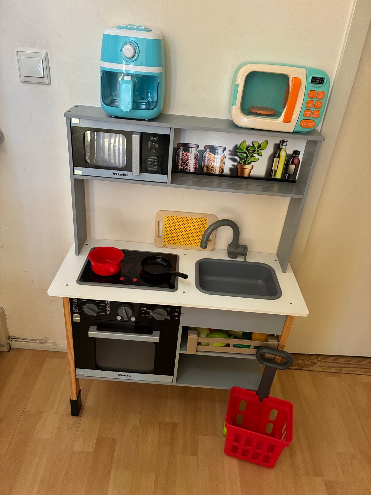 Miele speelkeuken met magnetron, airfryer en accessoires, Ophalen, Zo goed als nieuw, Hout, Speelkeuken