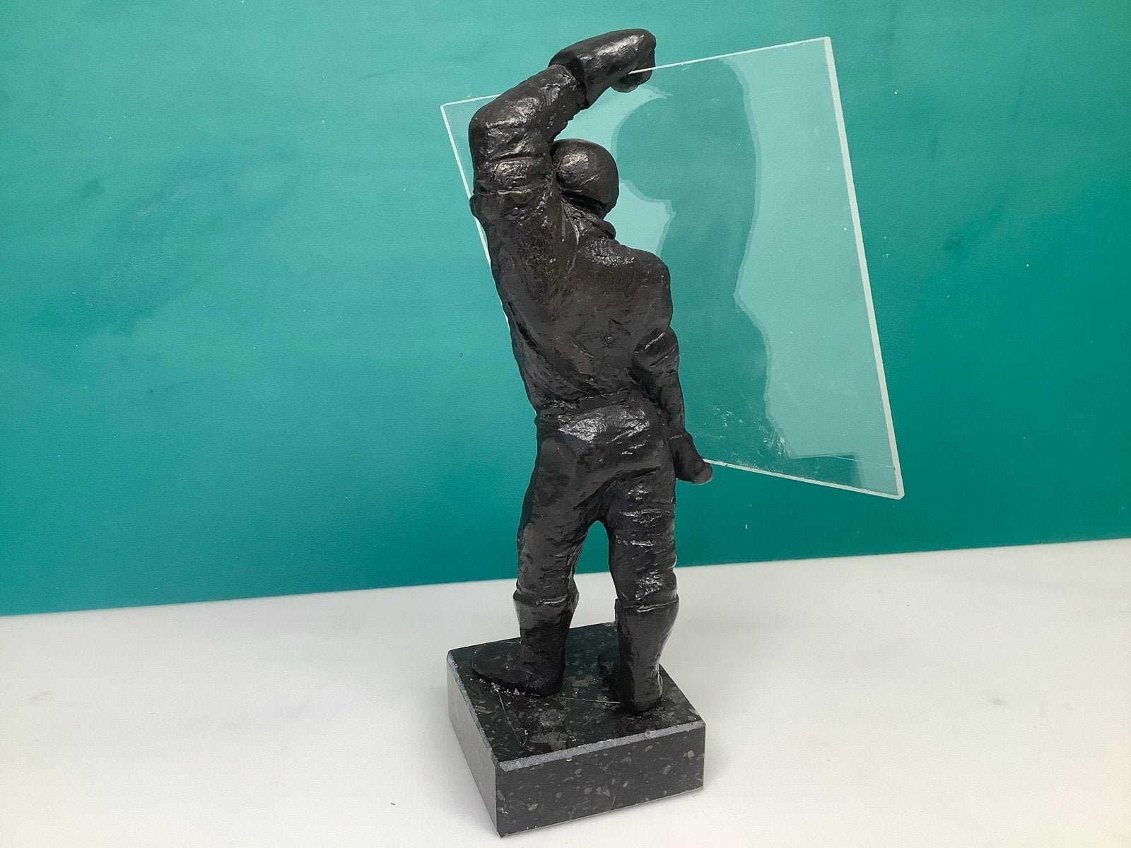 Bronzen beeld 'Glaszetter' van Marlies Noordkamp (2002), Minder dan 20 cm, Ophalen of Verzenden, Zwart, Beeld