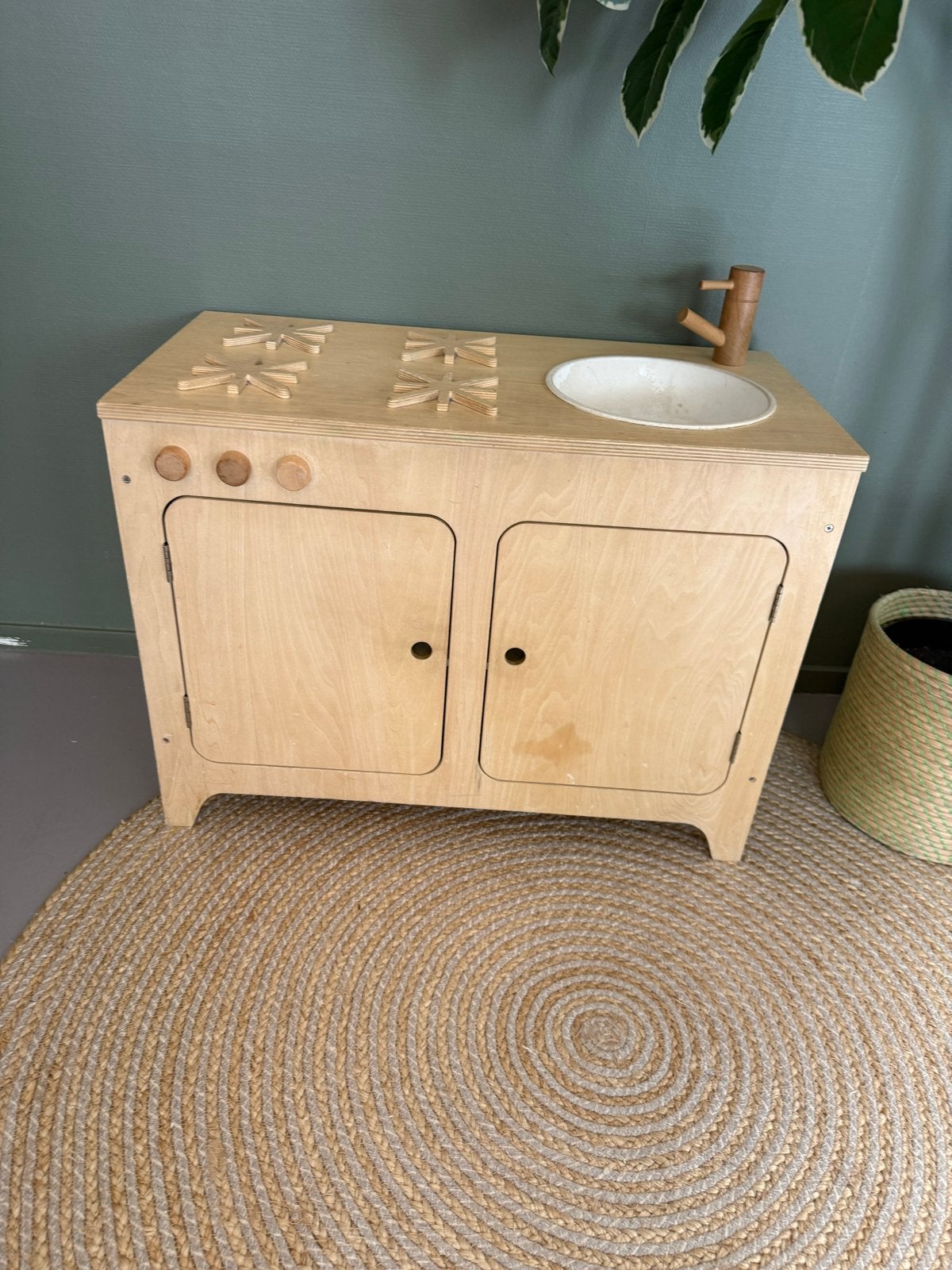 Houten kinderkeuken met kookplaat + wasbak van Petite Amelie, Kinderen en Baby's, Speelgoed | Houten speelgoed, Ophalen, Gebruikt