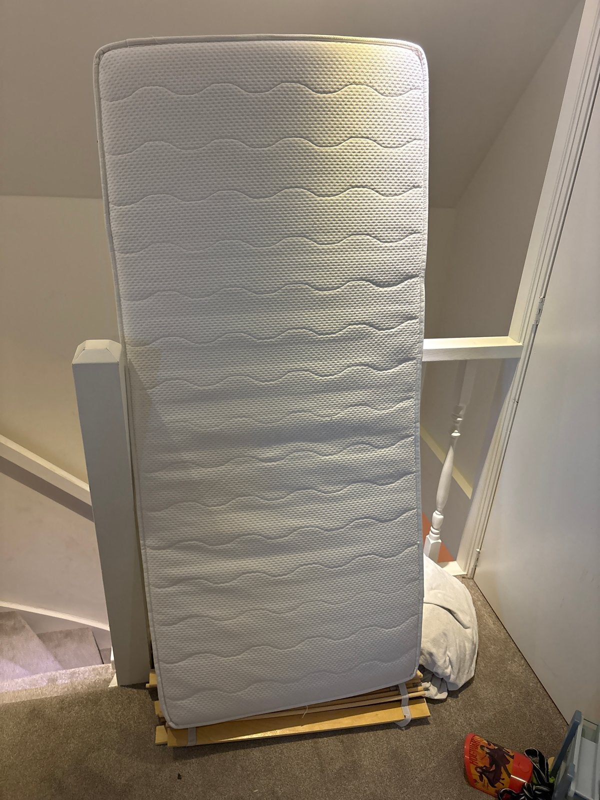 Peuterbed met lattenbodem en zijsteun, incl goed matras, Kinderen en Baby's, Ophalen, 70 tot 85 cm, 140 tot 160 cm, Zo goed als nieuw