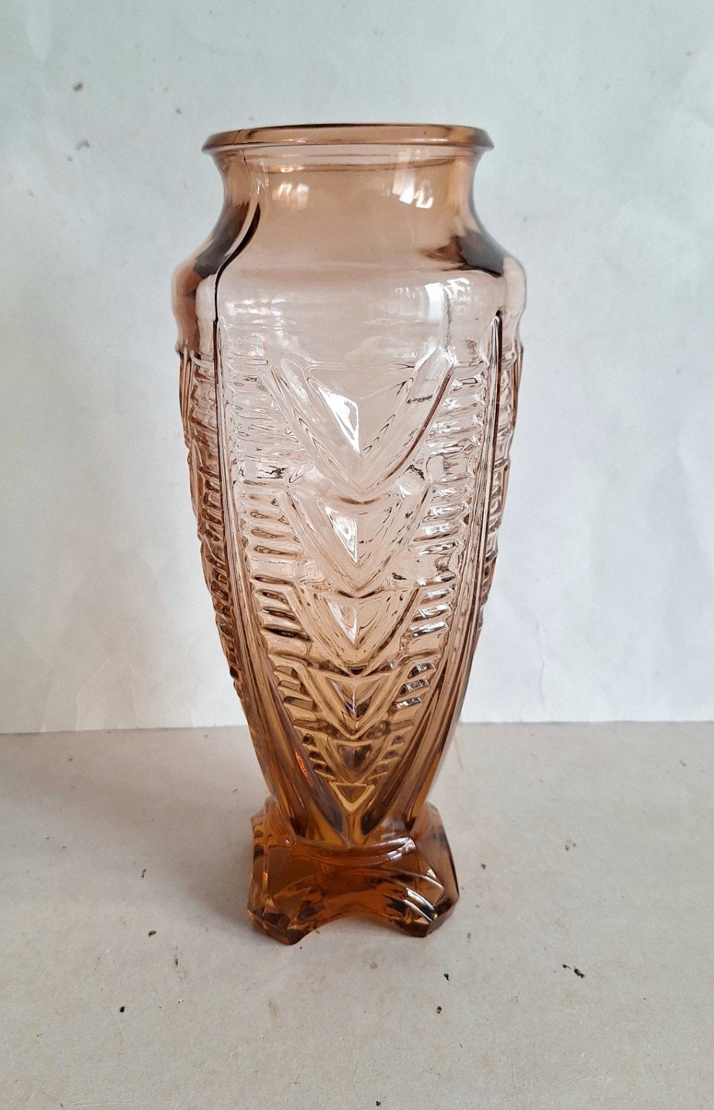 Art Deco Rosaline glazen vaas op voet. Geometrisch patroon., Ophalen of Verzenden