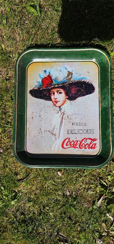 Vintage Coca-Cola dienblad met dame - Drink Delicious, Ophalen of Verzenden, Gebruikt, Gebruiksvoorwerp